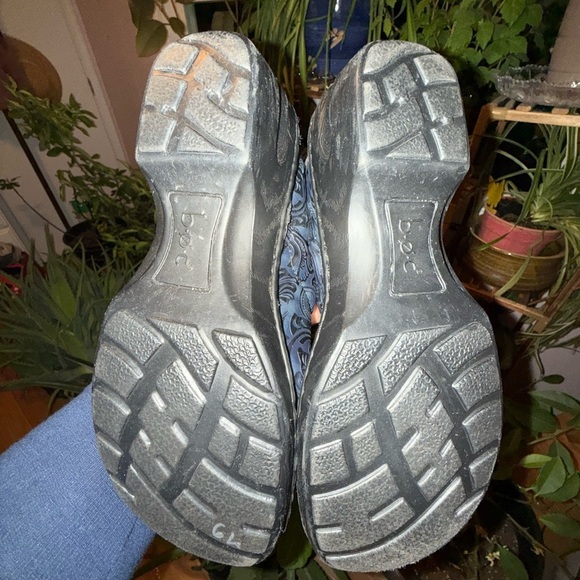 B.O.C Nursing Shoes Women's US Size 8M Navy Blue Paisley Embossed Clogs VGUC - Picture 6 of 7